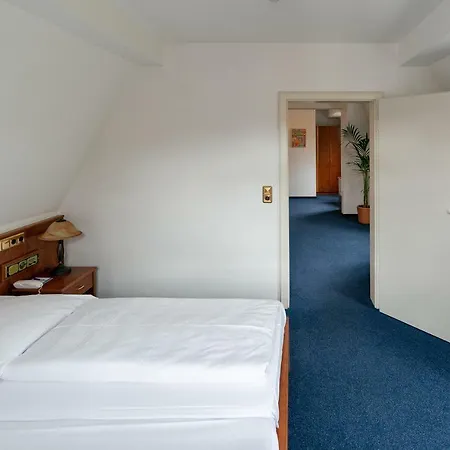 Hotel Nassauer Hof 3*